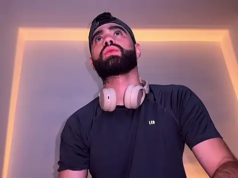 Snapshot of zack_sullivan22 chatting on September 2025 01:53:01 AM zack sullivan22 online show from September 2025 01:53:01 AM