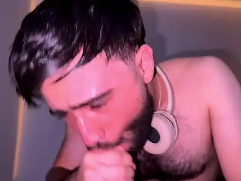 Snapshot of zack_sullivan22 chatting on October 2025 02:29:01 AM zack sullivan22 online show from October 2025 02:29:01 AM