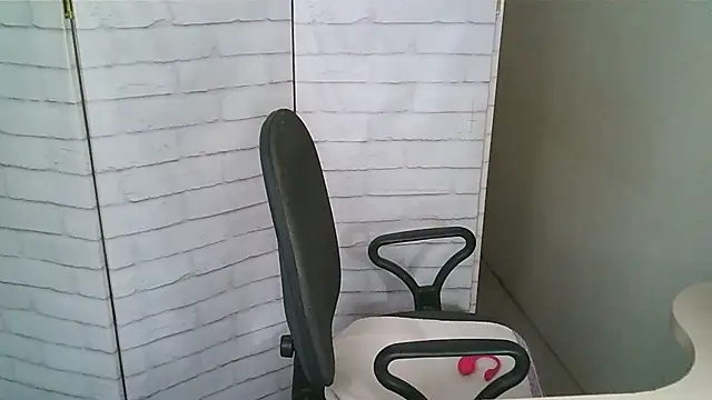 Helen xi  online show from January 2026 05:10:02 AM