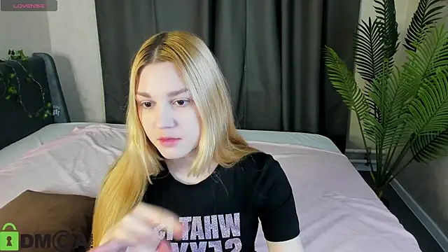 Sylvia Ortiz online show from November 2025 09:31:01 AM