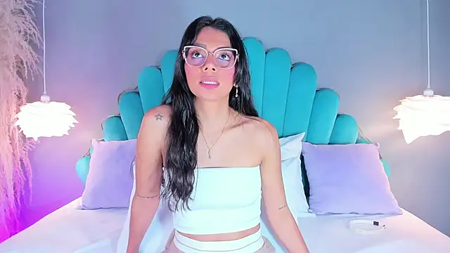 AlassiaHocthner online show from September 2025 11:43:02 AM