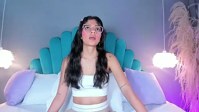 AlassiaHocthner online show from October 2025 11:43:01 AM