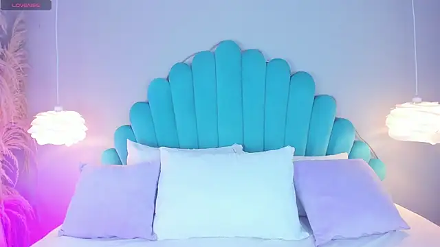 AlassiaHocthner online show from November 2025 11:53:01 AM