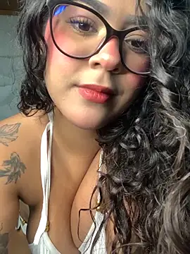 Snapshot of caritobeachdh chatting on November 2025 06:38:02 AM caritobeachdh online show from November 2025 06:38:02 AM