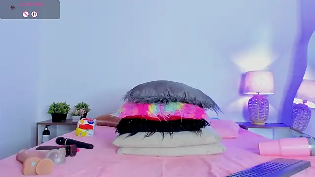 hailey hadid online show from November 2025 07:03:01 PM