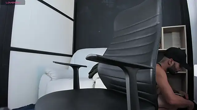 Snapshot of leostorm_ chatting on September 2025 04:23:01 AM leostorm online show from September 2025 04:23:01 AM