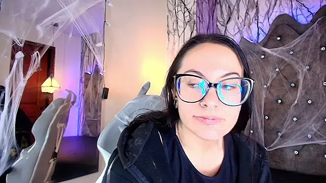 Zami Escobar of online show from October 2025 05:46:01 PM