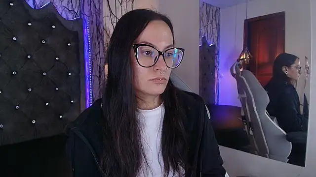 Zami Escobar of online show from November 2025 06:51:01 PM