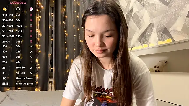 KiraVelvet online show from November 2025 06:11:02 PM