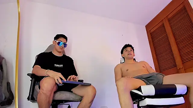 sotooliver3 online show from November 2025 08:30:02 PM