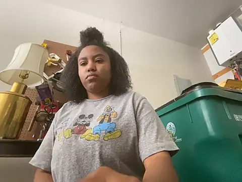 Snapshot of princesslivv chatting on April 2026 05:24:01 PM princesslivv online show from April 2026 05:24:01 PM