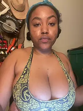 Snapshot of princesslivv chatting on April 2026 01:44:01 AM princesslivv online show from April 2026 01:44:01 AM