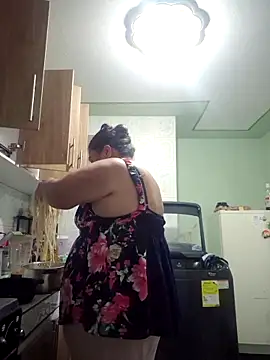 Snapshot of curvy_diva_ chatting on November 2025 11:14:01 PM curvy diva online show from November 2025 11:14:01 PM