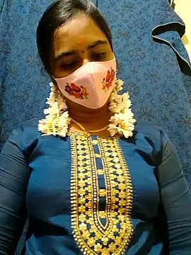 Snapshot of mini-queen chatting on January 2026 12:18:01 PM mini-queen online show from January 2026 12:18:01 PM