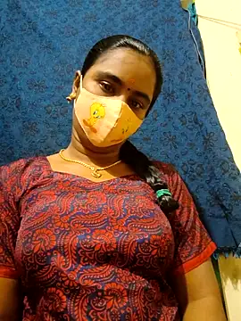 Snapshot of mini-queen chatting on February 2026 05:28:02 PM mini-queen online show from February 2026 05:28:02 PM