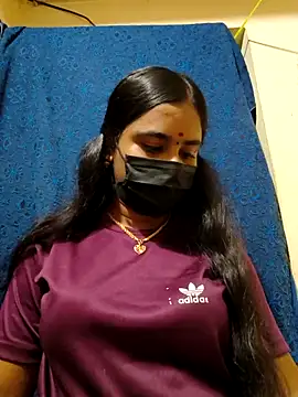 Snapshot of mini-queen chatting on April 2026 05:55:01 PM mini-queen online show from April 2026 05:55:01 PM