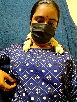 Snapshot of mini-queen chatting on April 2026 04:01:01 PM mini-queen online show from April 2026 04:01:01 PM