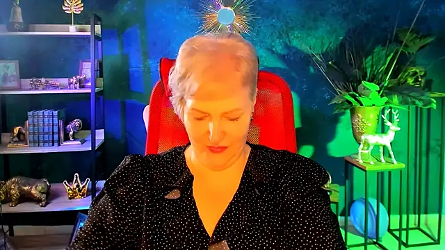 MaryMogan online show from November 2025 05:18:02 AM