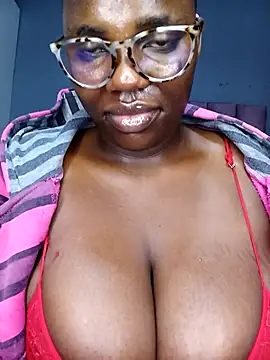 Snapshot of TheSpiceyQueen chatting on November 2025 05:32:02 AM TheSpiceyQueen online show from November 2025 05:32:02 AM
