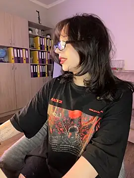 Snapshot of YourLittleDevil chatting on November 2025 01:32:01 PM YourLittleDevil online show from November 2025 01:32:01 PM