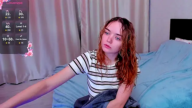 Snapshot of JanetShy chatting on September 2025 07:10:02 AM JanetShy online show from September 2025 07:10:02 AM