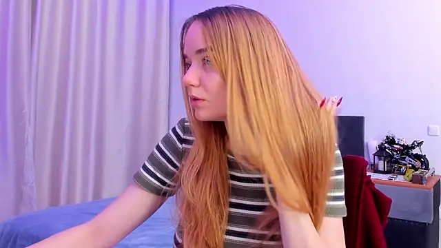 Snapshot of JanetShy chatting on September 2025 01:04:01 PM JanetShy online show from September 2025 01:04:01 PM