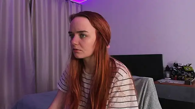 Snapshot of JanetShy chatting on October 2025 07:01:01 AM JanetShy online show from October 2025 07:01:01 AM