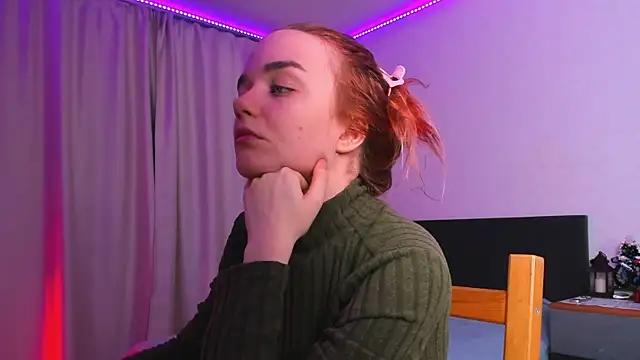 Snapshot of JanetShy chatting on November 2025 07:07:03 AM JanetShy online show from November 2025 07:07:03 AM