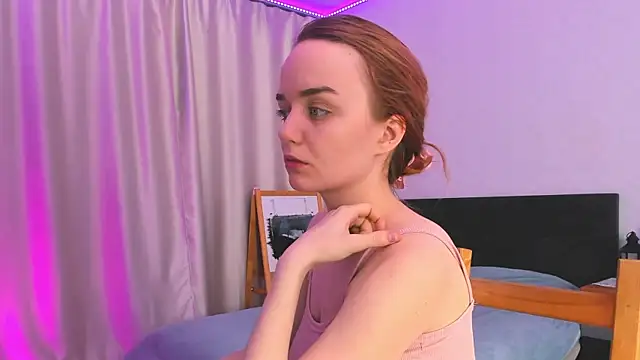 Snapshot of JanetShy chatting on November 2025 07:05:02 AM JanetShy online show from November 2025 07:05:02 AM