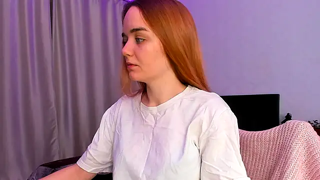 Snapshot of JanetShy chatting on December 2025 07:03:02 AM JanetShy online show from December 2025 07:03:02 AM