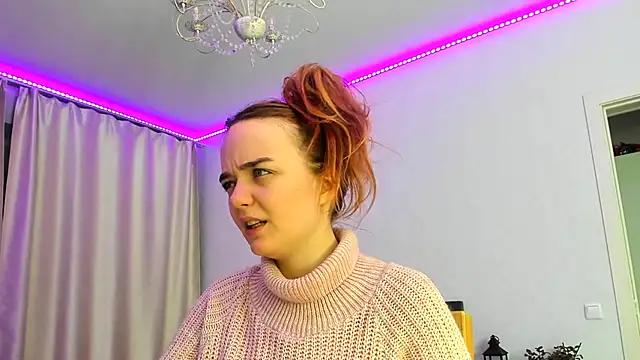 Snapshot of JanetShy chatting on December 2025 07:05:01 AM JanetShy online show from December 2025 07:05:01 AM