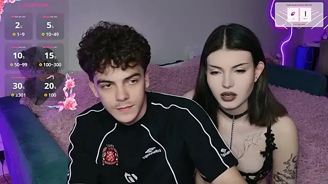 Snapshot of Alice18James chatting on October 2025 03:10:02 PM Alice18James online show from October 2025 03:10:02 PM