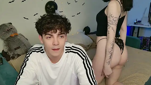 Snapshot of Alice18James chatting on October 2025 09:06:02 AM Alice18James online show from October 2025 09:06:02 AM