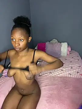 Snapshot of SexyPetitex25 chatting on December 2025 05:47:01 AM SexyPetitex25 online show from December 2025 05:47:01 AM