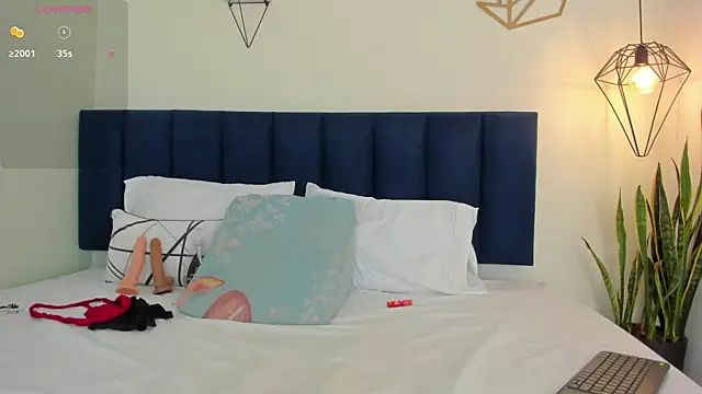 sophieturner mg online show from October 2025 07:11:02 PM