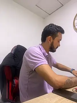 cristopher wallacee online show from November 2025 07:24:01 PM