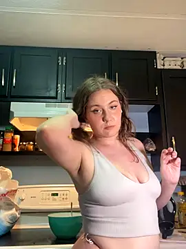 Snapshot of EllieMelts chatting on October 2025 12:30:02 AM EllieMelts online show from October 2025 12:30:02 AM