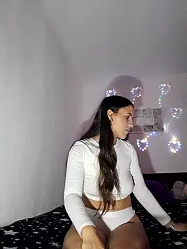 Snapshot of SweetViky chatting on October 2025 08:01:01 AM SweetViky online show from October 2025 08:01:01 AM