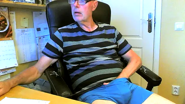 Snapshot of Klipparn chatting on May 2026 06:13:02 PM Klipparn online show from May 2026 06:13:02 PM
