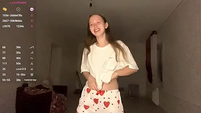 Snapshot of CharlynDini chatting on September 2025 04:06:02 PM CharlynDini online show from September 2025 04:06:02 PM