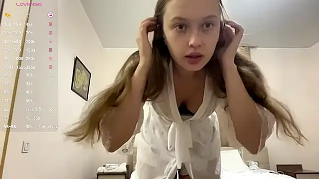 Snapshot of CharlynDini chatting on September 2025 02:41:02 PM CharlynDini online show from September 2025 02:41:02 PM