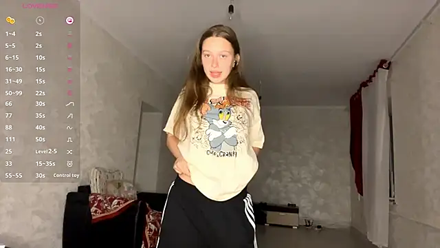 Snapshot of CharlynDini chatting on September 2025 04:30:02 PM CharlynDini online show from September 2025 04:30:02 PM