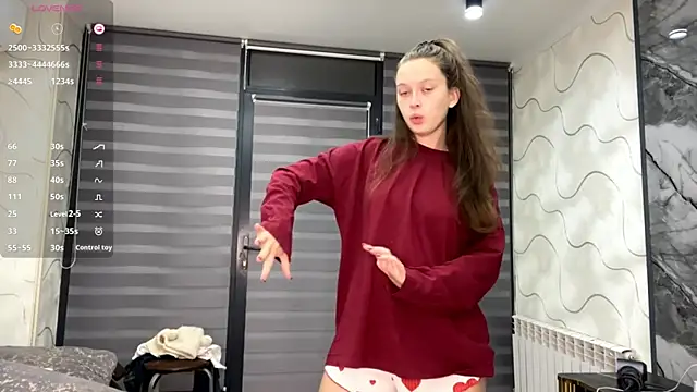 Snapshot of CharlynDini chatting on October 2025 03:42:02 PM CharlynDini online show from October 2025 03:42:02 PM