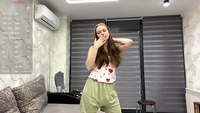 Snapshot of CharlynDini chatting on October 2025 03:11:02 PM CharlynDini online show from October 2025 03:11:02 PM