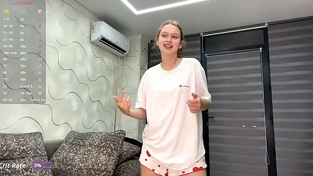 Snapshot of CharlynDini chatting on October 2025 04:19:02 PM CharlynDini online show from October 2025 04:19:02 PM