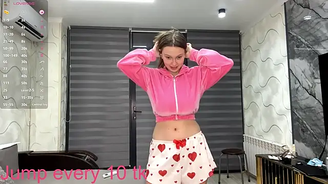 Snapshot of CharlynDini chatting on October 2025 03:08:01 PM CharlynDini online show from October 2025 03:08:01 PM