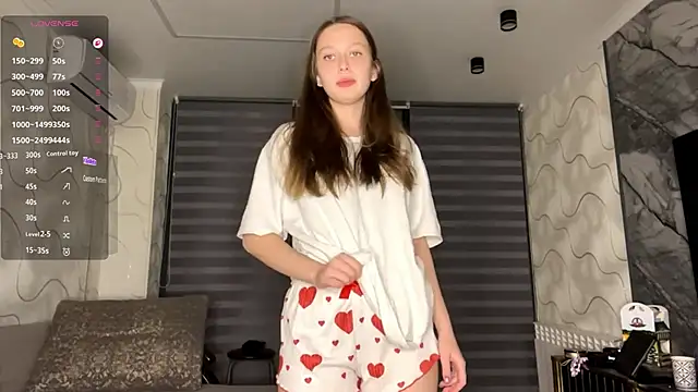 Snapshot of CharlynDini chatting on November 2025 04:07:02 PM CharlynDini online show from November 2025 04:07:02 PM