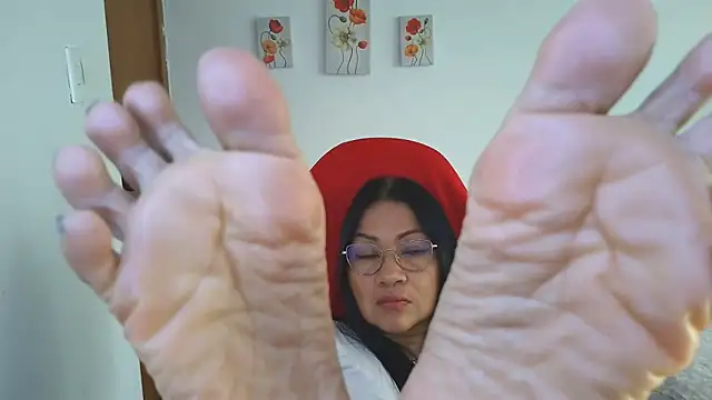 Snapshot of LissafeetHott chatting on March 2026 04:10:01 PM LissafeetHott online show from March 2026 04:10:01 PM