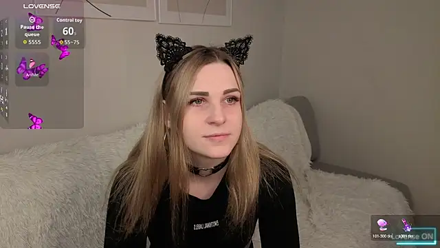 Snapshot of HelenMartines chatting on March 2026 11:37:02 AM HelenMartines online show from March 2026 11:37:02 AM