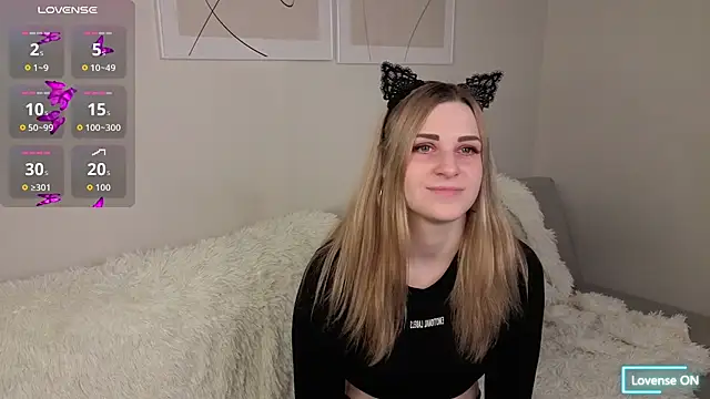 Snapshot of HelenMartines chatting on March 2026 11:26:02 AM HelenMartines online show from March 2026 11:26:02 AM